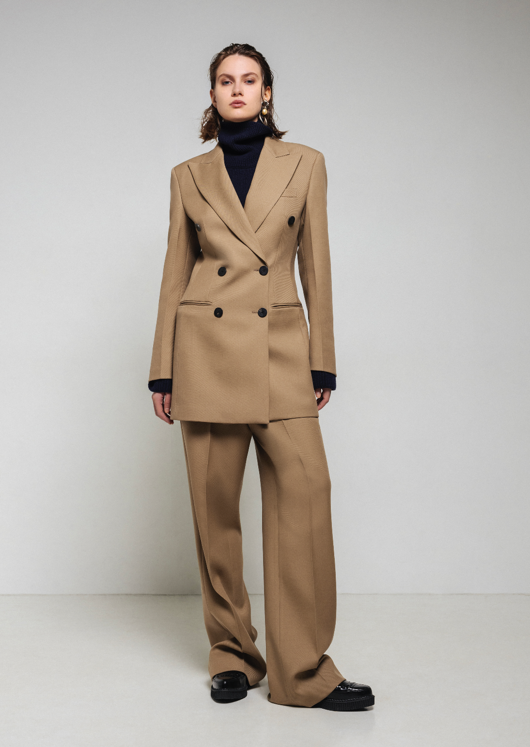 AVERY BLAZER